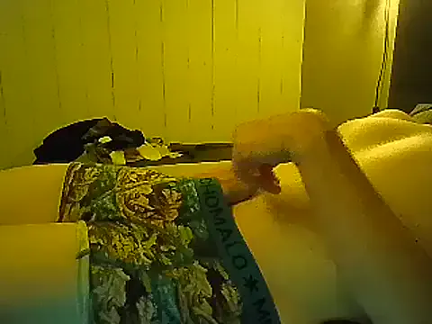 roouse – webcam model profile photo Image 3