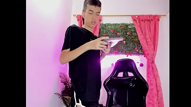  – webcam model profile photo Image 4