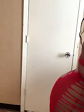 roouse – webcam model profile photo Image 4