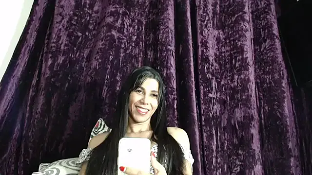 roouse – webcam model profile photo Image 9