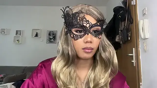 roouse – webcam model profile photo Image 7