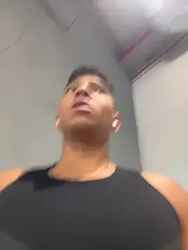 Yui-Ch – webcam model profile photo Image 2