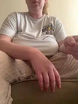 roouse – webcam model profile photo Image 2