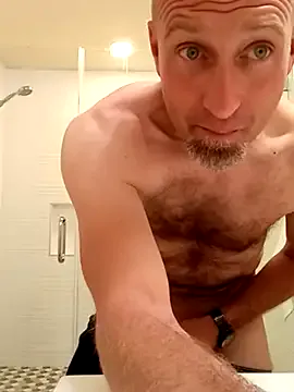 roouse – webcam model profile photo Image 13