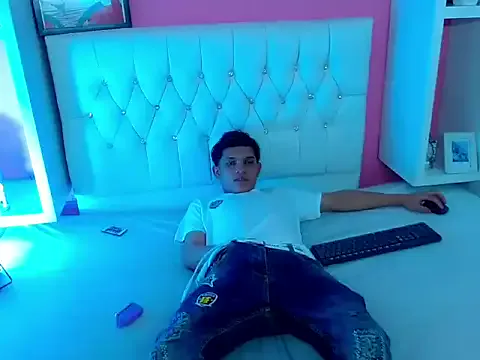 maataaan – webcam model profile photo Image 3