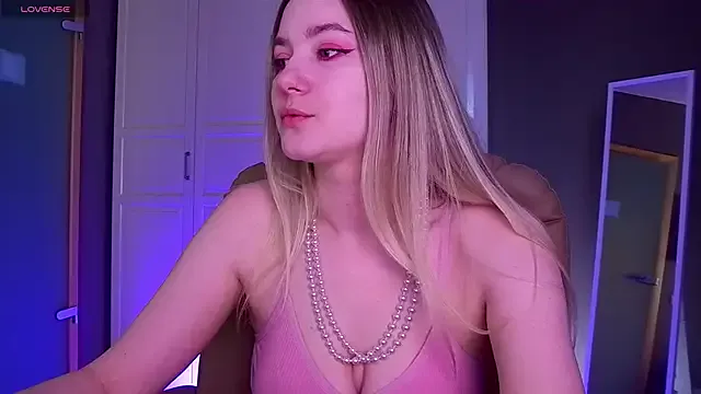 Yui-Ch – webcam model profile photo Image 16