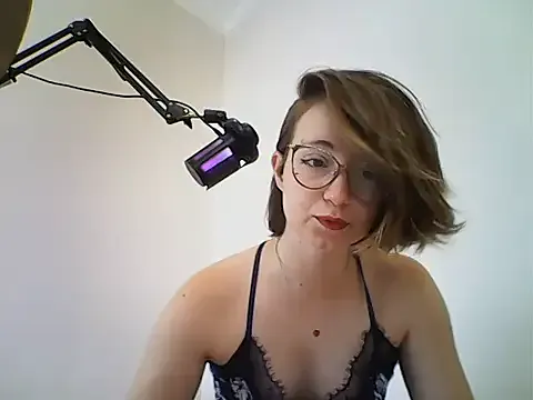 roouse – webcam model profile photo Image 17