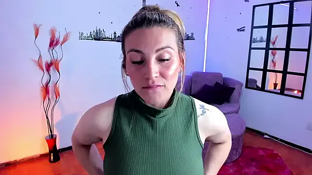 LoraClay – webcam model profile photo Image 11