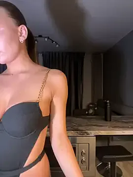 _Alicee_1 – webcam model profile photo Image 10