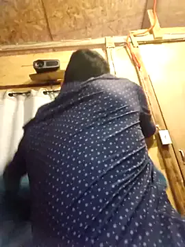 oypo – webcam model profile photo Image 3