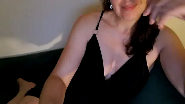 Megu_Melon – webcam model profile photo Image 16