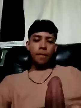 roouse – webcam model profile photo Image 4