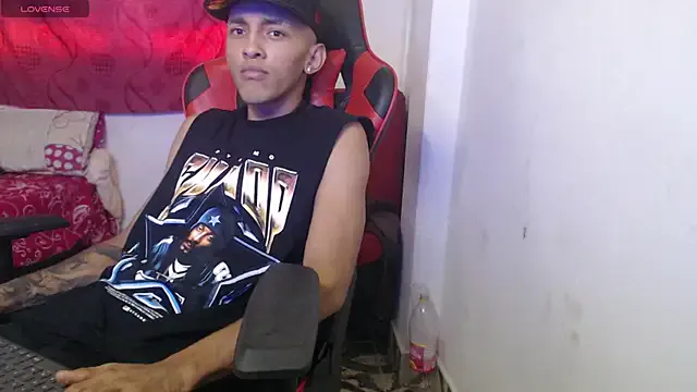  – webcam model profile photo Image 9