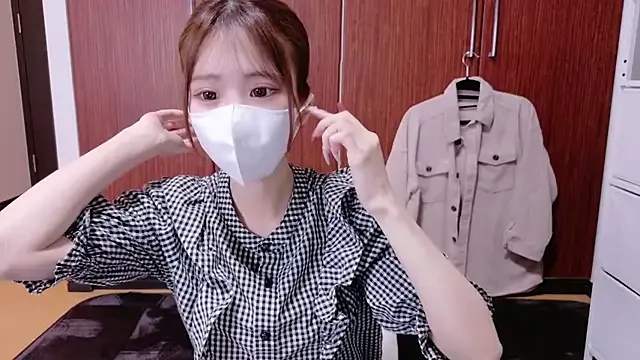 maataaan – webcam model profile photo Image 4