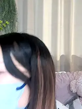 zui_lu – webcam model profile photo Image 11