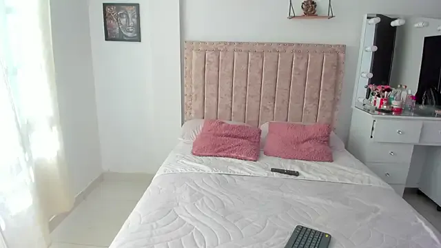 maataaan – webcam model profile photo Image 7