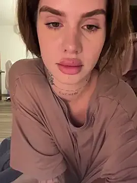 EmiliaCatalina Image 12