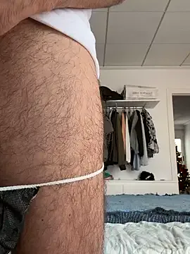 LT-333 – webcam model profile photo Image 6