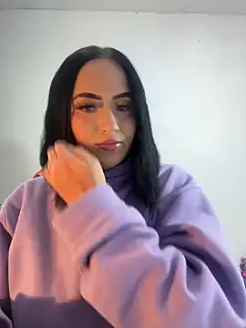 AdrennaLynee – webcam model profile photo Image 5