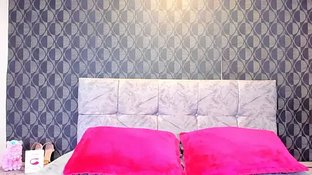 AmelieDavis – webcam model profile photo Image 4