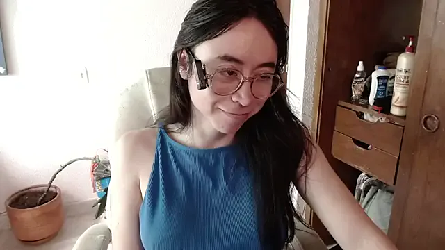 _Alicee_1 – webcam model profile photo Image 17