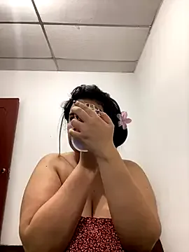 Yui-Ch – webcam model profile photo Image 10