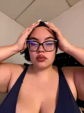 Yui-Ch – webcam model profile photo Image 3