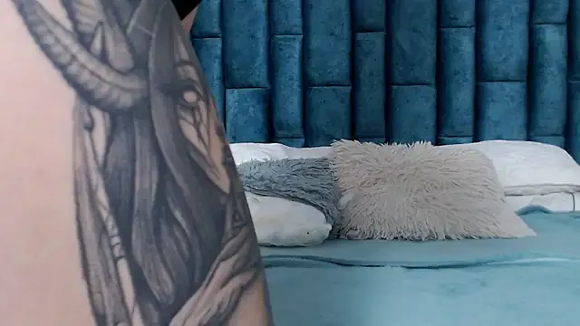 roouse – webcam model profile photo Image 8