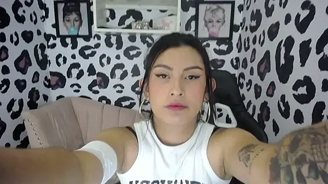 roouse – webcam model profile photo Image 3