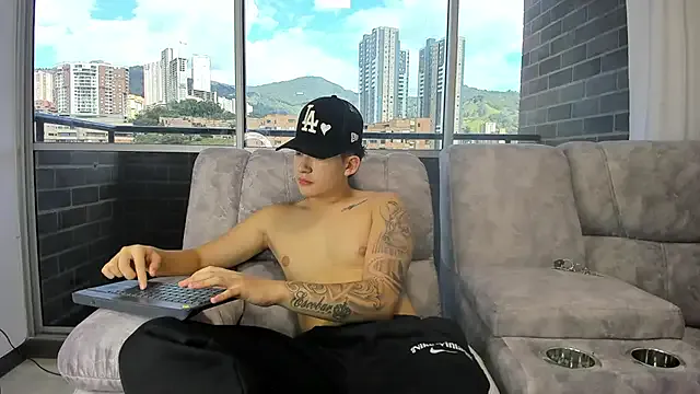 erosuke9 – webcam model profile photo Image 2