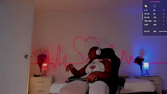 kimkatyrides – webcam model profile photo Image 11