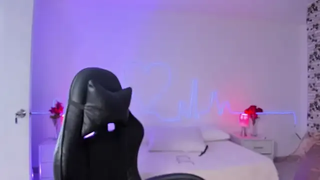 kimkatyrides – webcam model profile photo Image 9