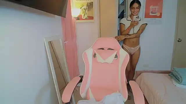 seraphine23 – webcam model profile photo Image 5