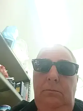 roouse – webcam model profile photo Image 16