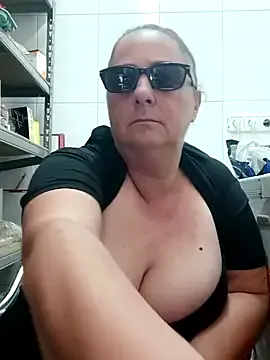 roouse – webcam model profile photo Image 3