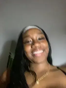 hina_porn – webcam model profile photo Image 4