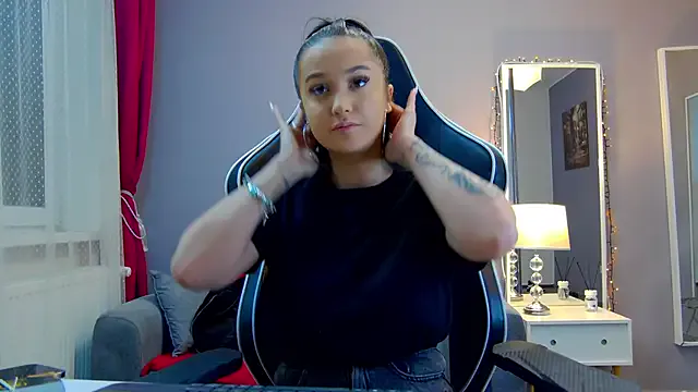 LOVE_MIREI_LOVE – webcam model profile photo Image 2