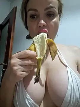 _MiaQueen_ – webcam model profile photo Image 5