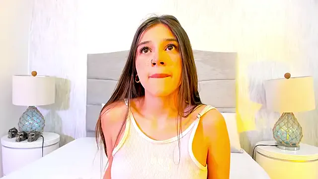 Awesomelusty – webcam model profile photo Image 5