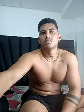 roouse – webcam model profile photo Image 4