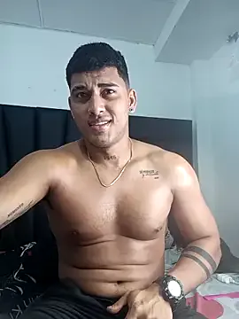 roouse – webcam model profile photo Image 7