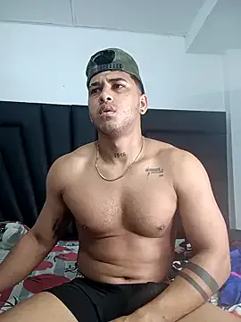 roouse – webcam model profile photo Image 9