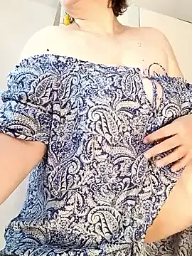 KateGale – webcam model profile photo Image 3