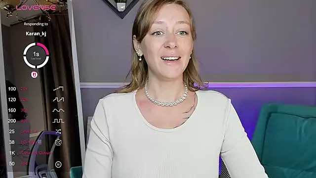 hina_porn – webcam model profile photo Image 2