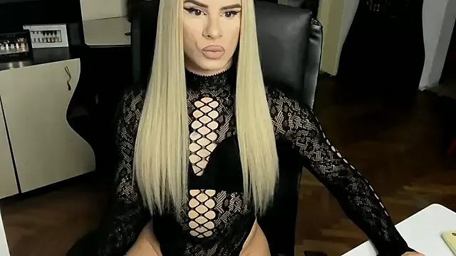 missdirtyhot_ – webcam model profile photo Image 9