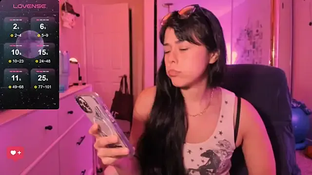 karolineneuer_ – webcam model profile photo Image 9