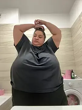 Yui-Ch – webcam model profile photo Image 4