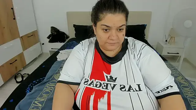 Yui-Ch – webcam model profile photo Image 9