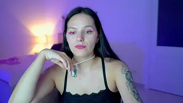 roouse – webcam model profile photo Image 12