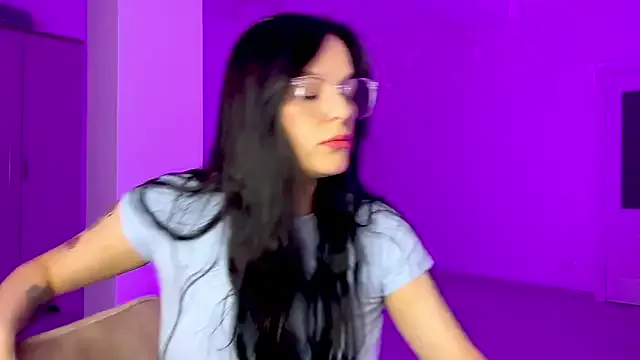 roouse – webcam model profile photo Image 2